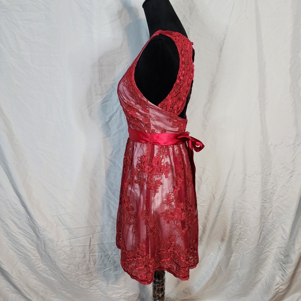 TEEZE ME Size 5 Red Floral Lace Overlay Fit Flare Rockabilly Formal Prom Dress - Picture 4 of 9